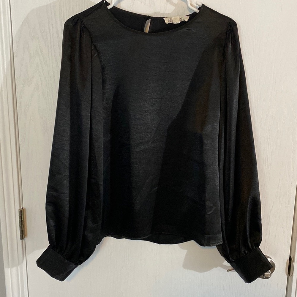 Vine & Love Medium Black Balloon Sleeve Blouse